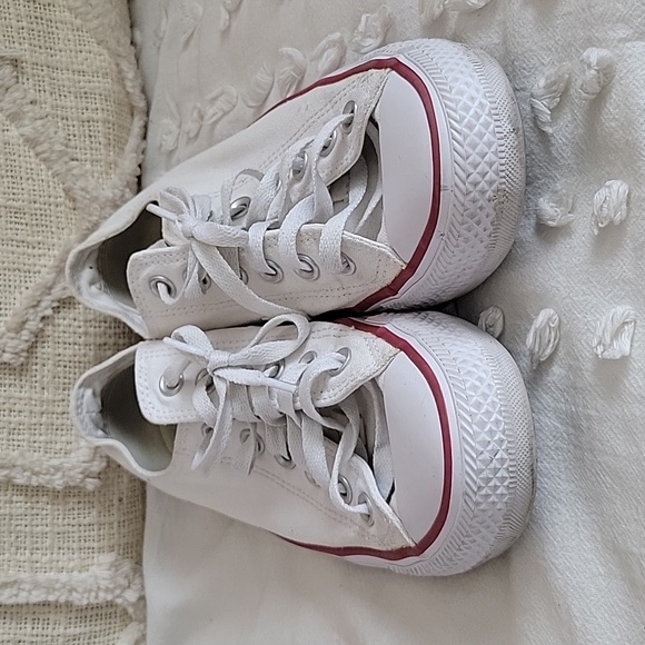 Converse - Picture 2 of 4